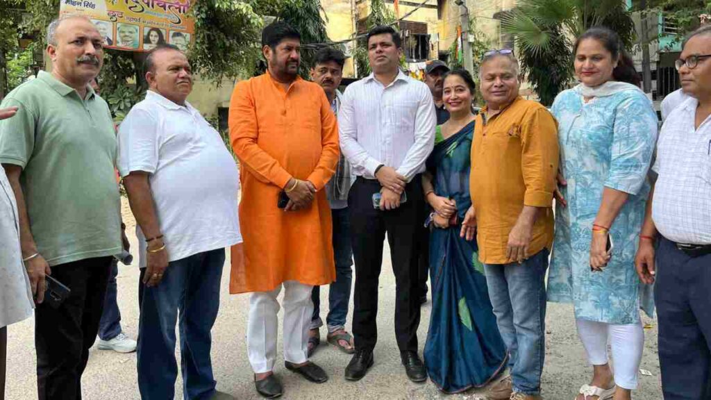 Delhi DC Anshul inspection: जहाँगीरपुरी मेट्रो अपार्टमेंट की गंदगी और सीवर समस्या का तुरंत समाधान