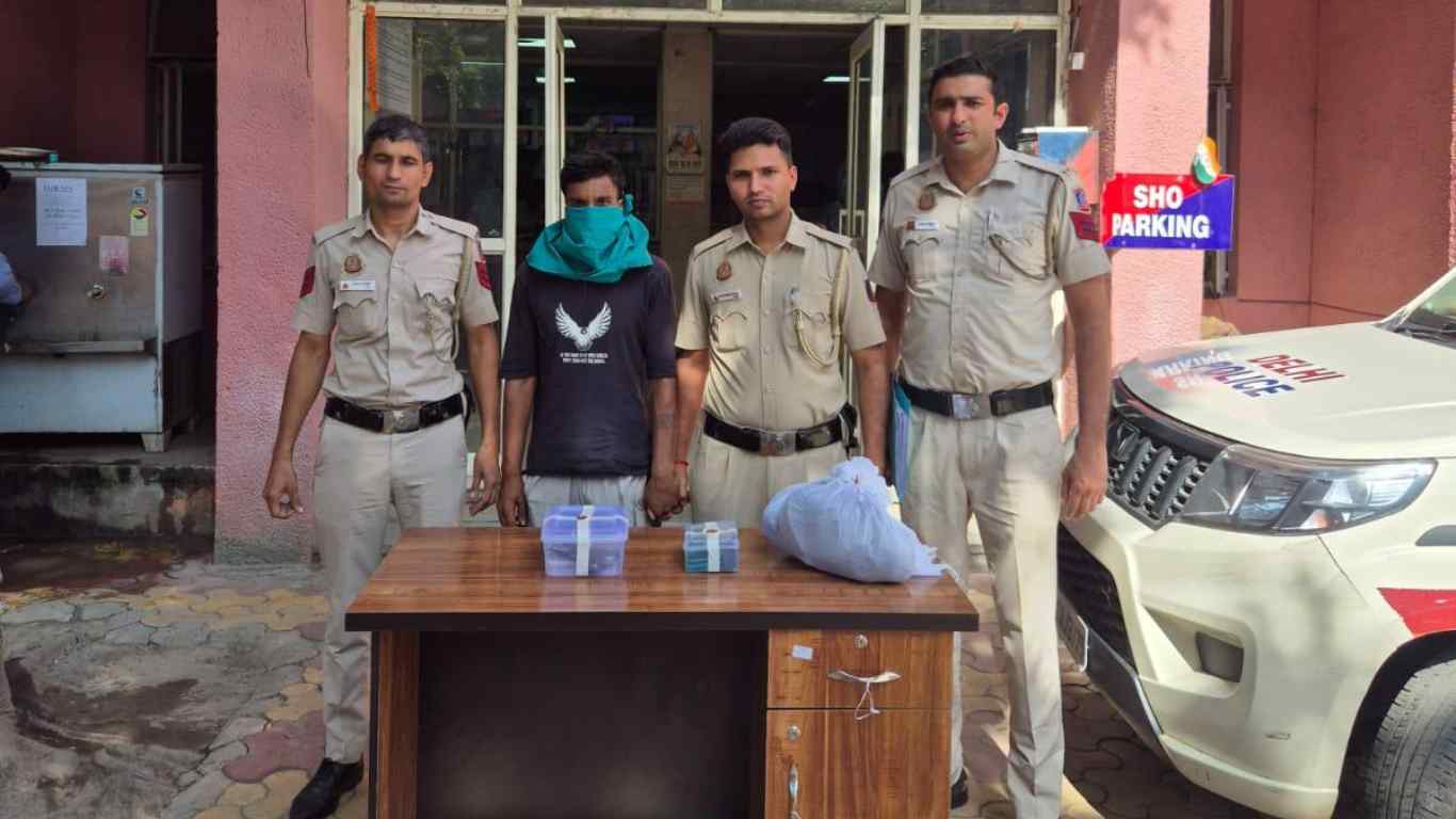 जहांगीर पुरी पुलिस की शानदार कामयाबी: अंतरराज्यीय चोर गिरफ्तार, मोबाइल, ब्लूटूथ स्पीकर और पिस्टल बरामद
