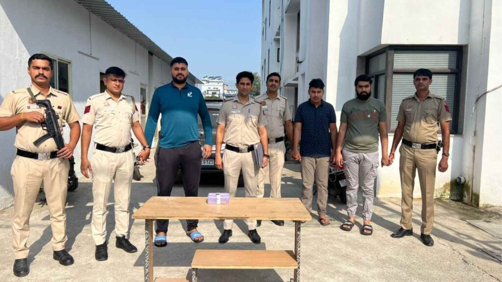 24 घंटे में समयपुर बादली खुला मिर्ची स्प्रे लूट का रहस्य: दिल्ली पुलिस ने 3 आरोपी गिरफ्तार किए