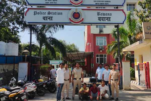 Outer North District पुलिस की सफलता: चोरी की वारदातों पर रोक, अपराधियों से संपत्ति बरामद