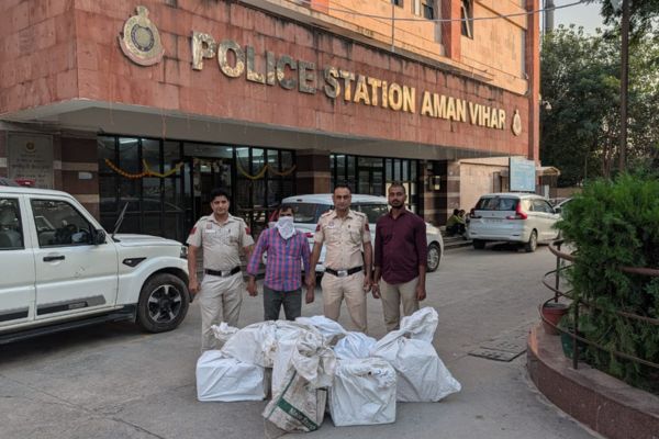 Exclusive: रोहिणी में पुलिस का बड़ा छापा, त्योहारी सीजन से पहले पटाखा माफिया पर शिकंजा