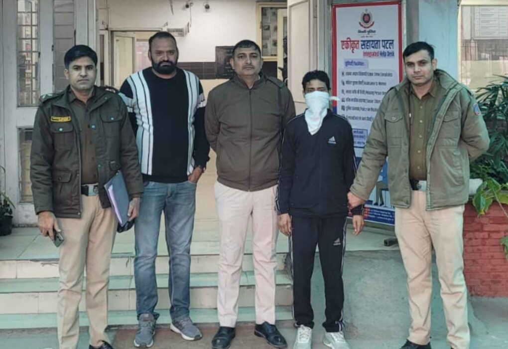 Delhi Police Fraud Arrest